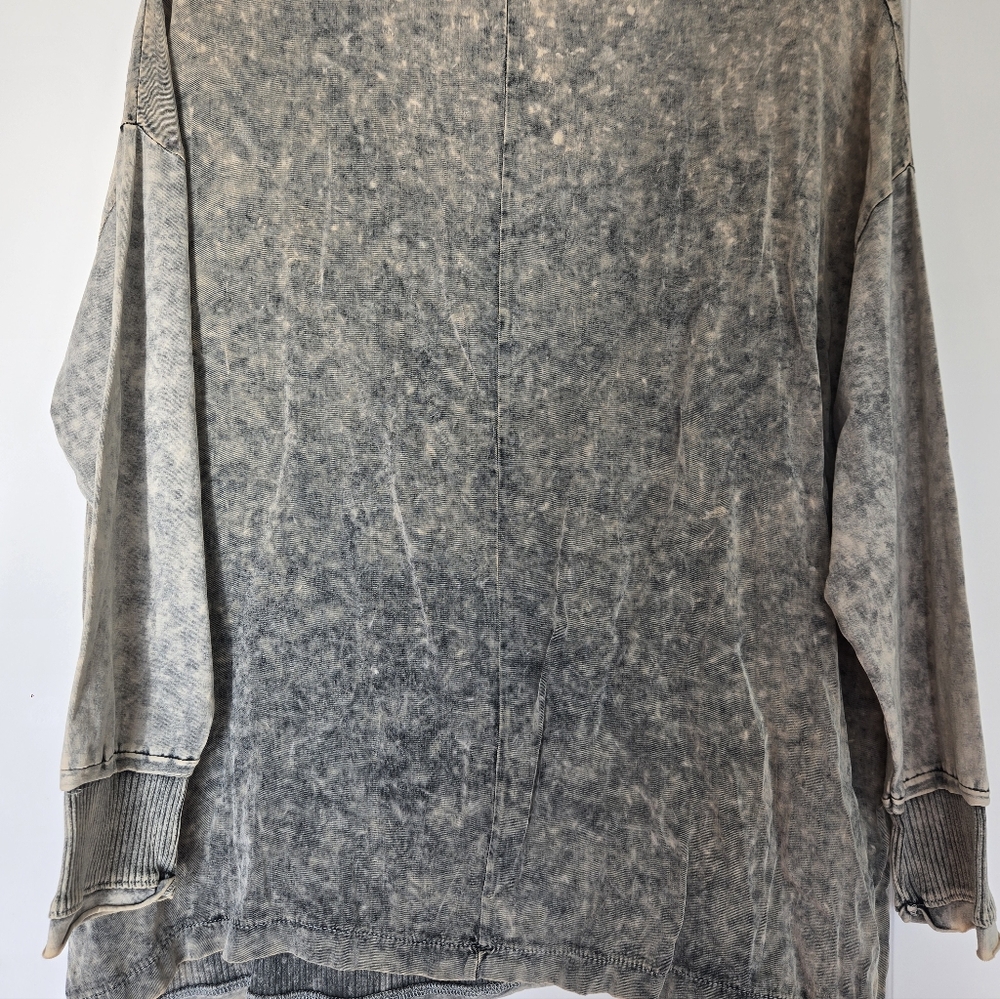 Vintage Concept Gray V-Neck Sweater Size Medium - Picture 7 of 8